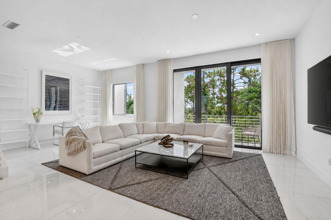 30-web-or-mls-4130 NW 17 Ave (3)