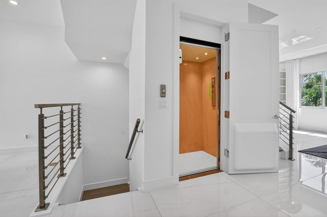 26-web-or-mls-4130 NW 17 Ave (33)
