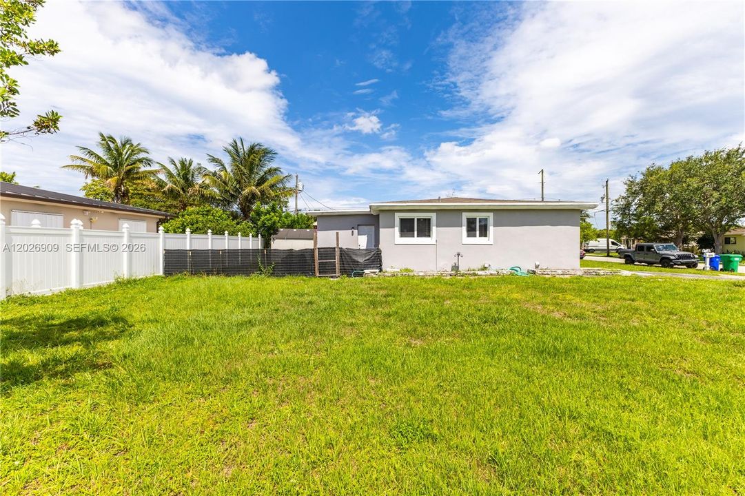 For Rent: $3,400 (3 beds, 2 baths, 1460 Square Feet)