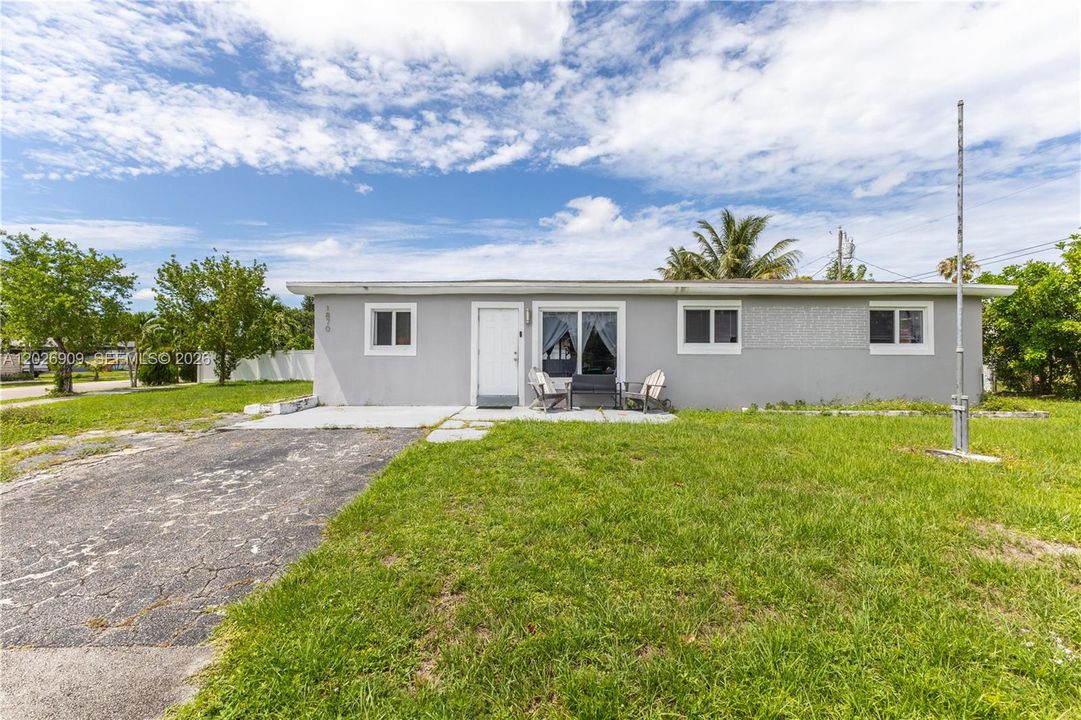 For Rent: $3,400 (3 beds, 2 baths, 1460 Square Feet)