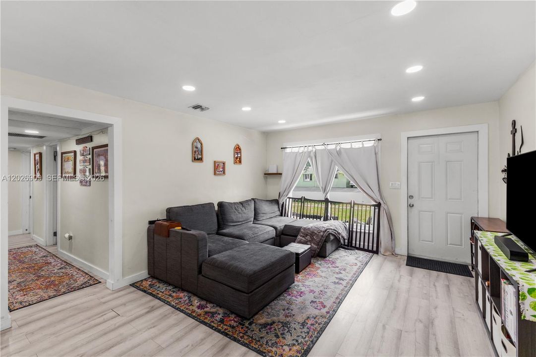 For Rent: $3,400 (3 beds, 2 baths, 1460 Square Feet)