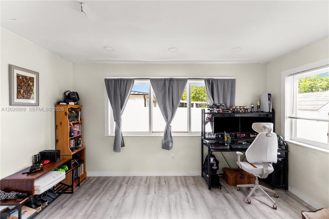 For Rent: $3,400 (3 beds, 2 baths, 1460 Square Feet)