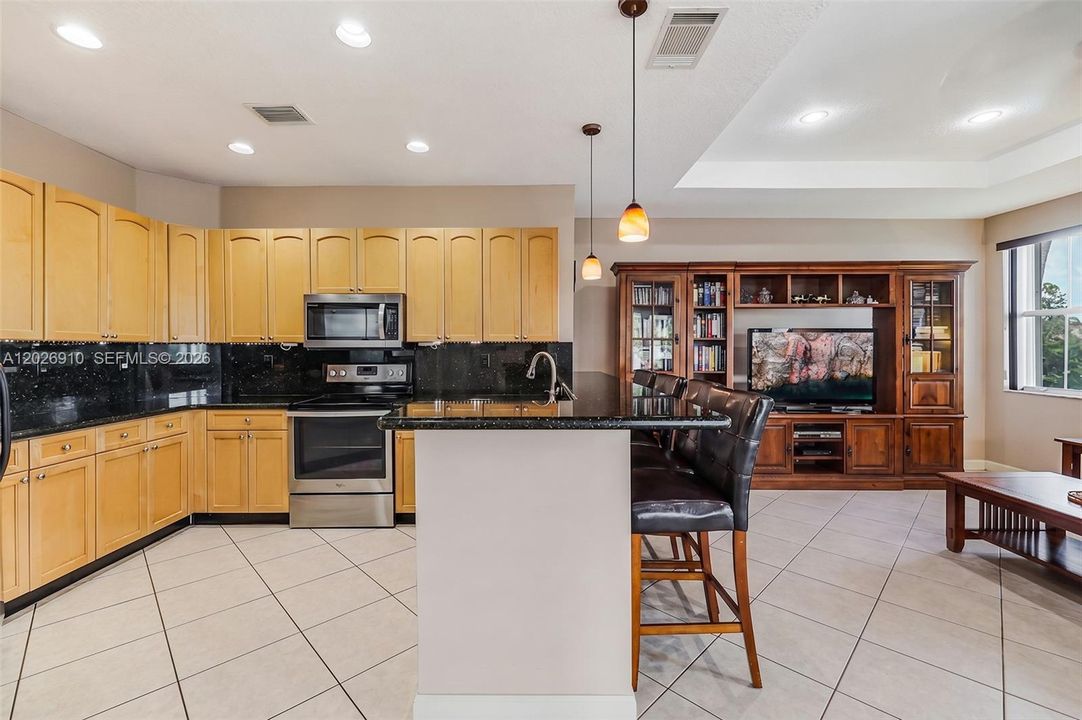 En Venta: $650,000 (3 camas, 2 baños, 2054 Pies cuadrados)