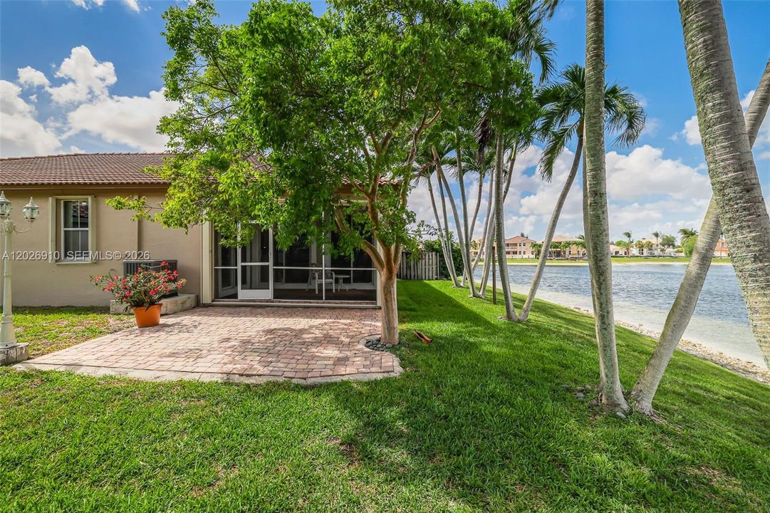 En Venta: $650,000 (3 camas, 2 baños, 2054 Pies cuadrados)