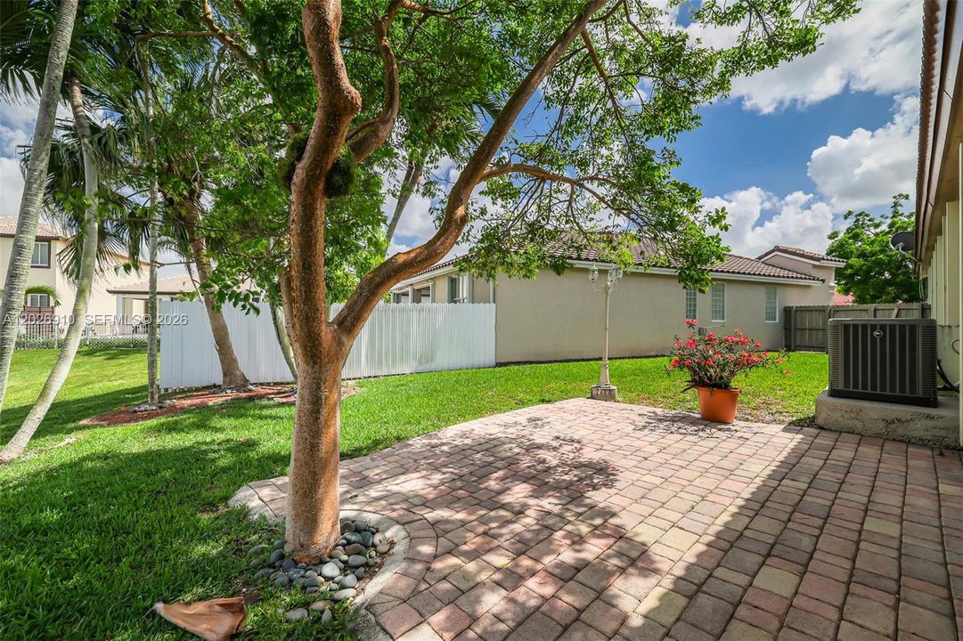 En Venta: $650,000 (3 camas, 2 baños, 2054 Pies cuadrados)