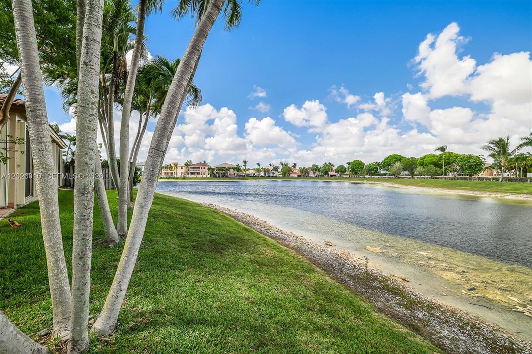 En Venta: $650,000 (3 camas, 2 baños, 2054 Pies cuadrados)