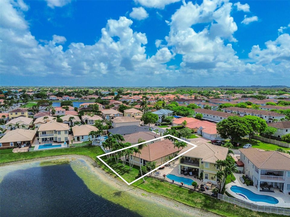 En Venta: $650,000 (3 camas, 2 baños, 2054 Pies cuadrados)