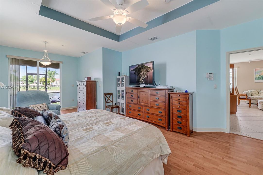 En Venta: $650,000 (3 camas, 2 baños, 2054 Pies cuadrados)