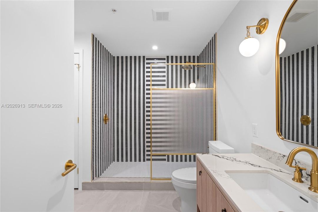 For Sale: $799,000 (1 beds, 1 baths, 720 Square Feet)
