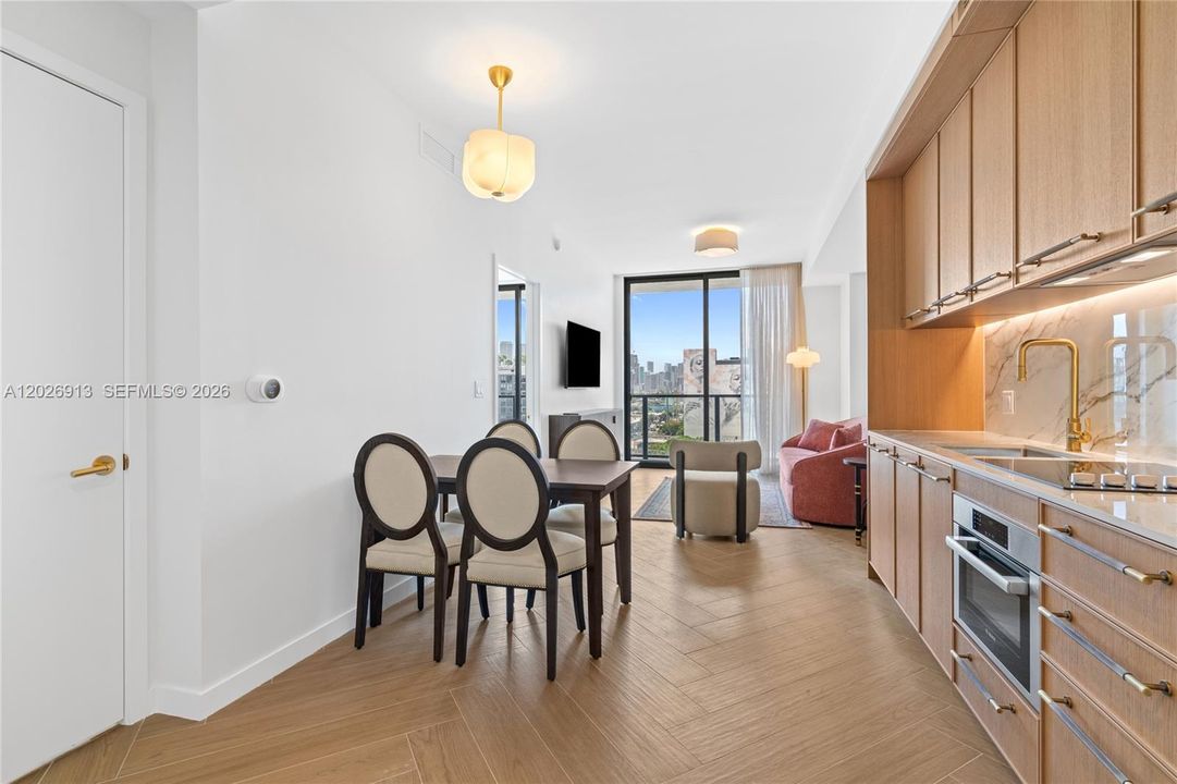 For Sale: $799,000 (1 beds, 1 baths, 720 Square Feet)