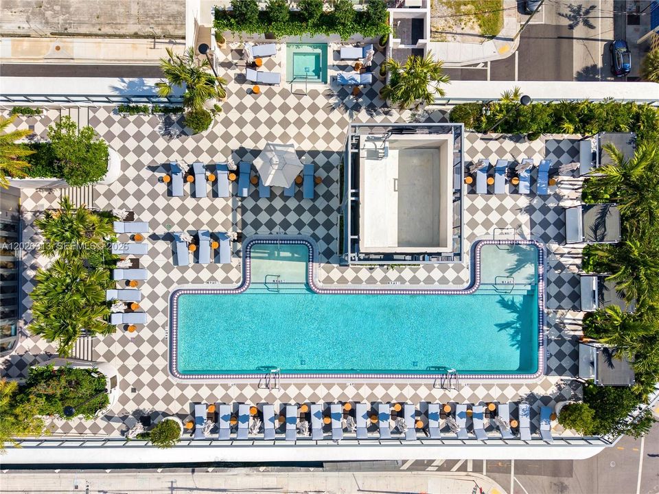 For Sale: $799,000 (1 beds, 1 baths, 720 Square Feet)