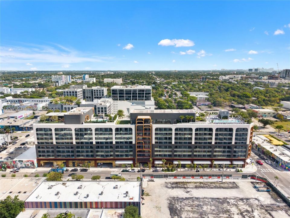 For Sale: $799,000 (1 beds, 1 baths, 720 Square Feet)