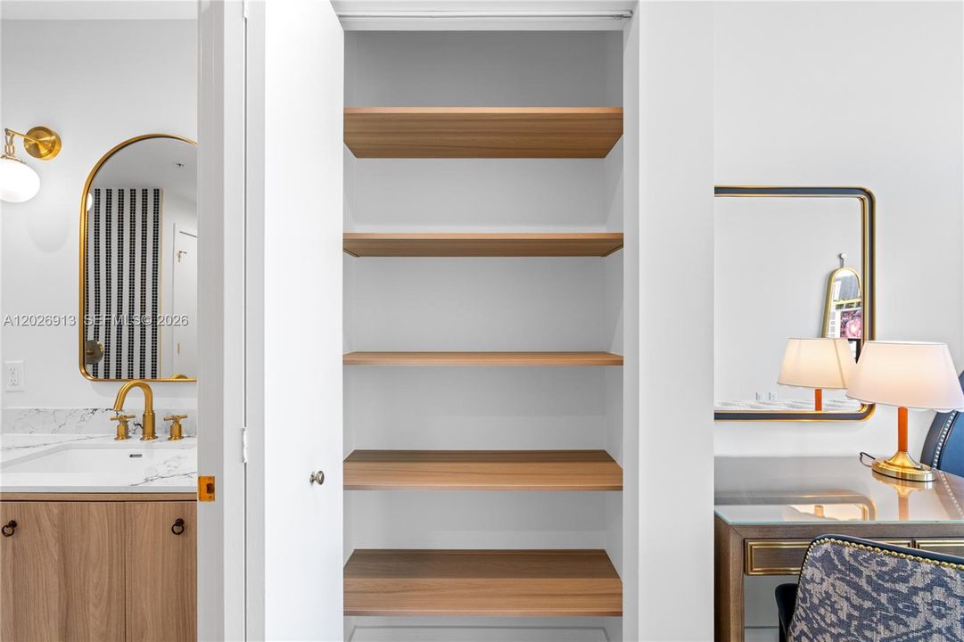 For Sale: $799,000 (1 beds, 1 baths, 720 Square Feet)