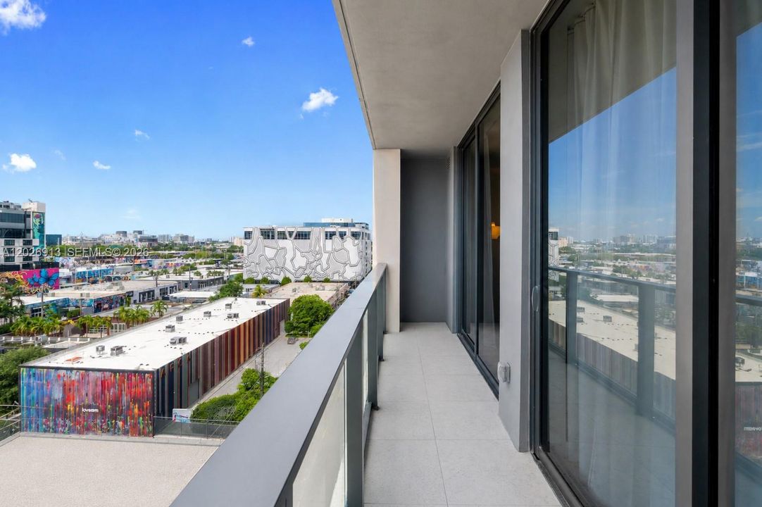 For Sale: $799,000 (1 beds, 1 baths, 720 Square Feet)