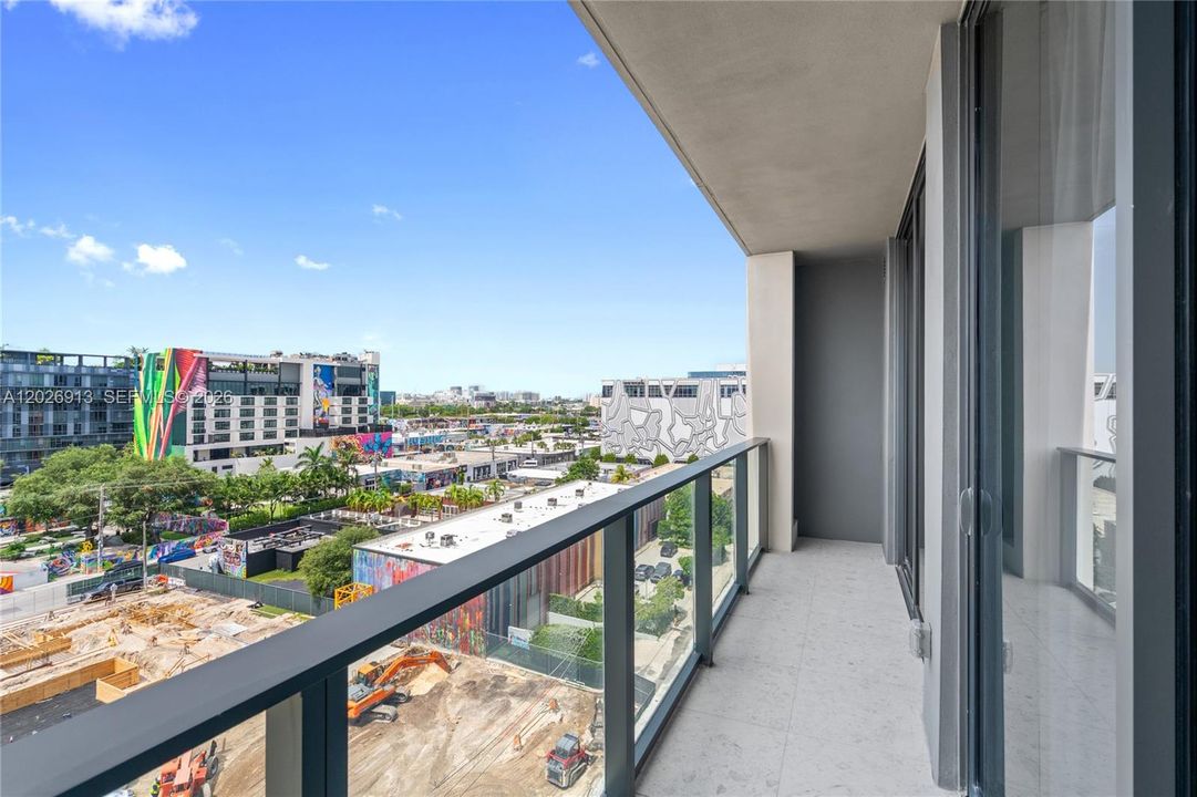 For Sale: $799,000 (1 beds, 1 baths, 720 Square Feet)