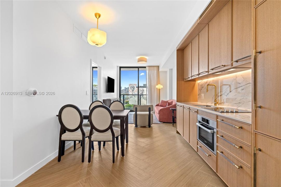 For Sale: $799,000 (1 beds, 1 baths, 720 Square Feet)