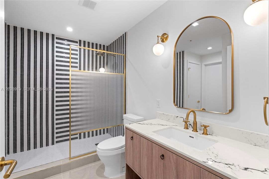 For Sale: $799,000 (1 beds, 1 baths, 720 Square Feet)
