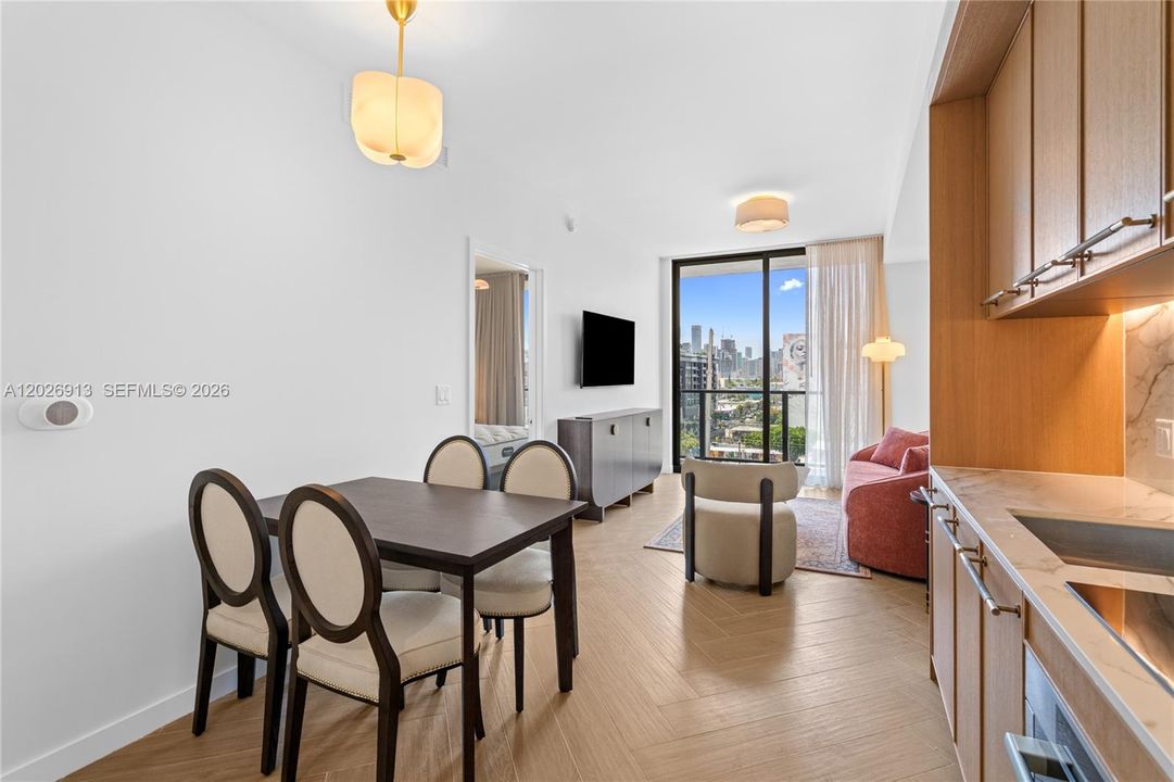 For Sale: $799,000 (1 beds, 1 baths, 720 Square Feet)