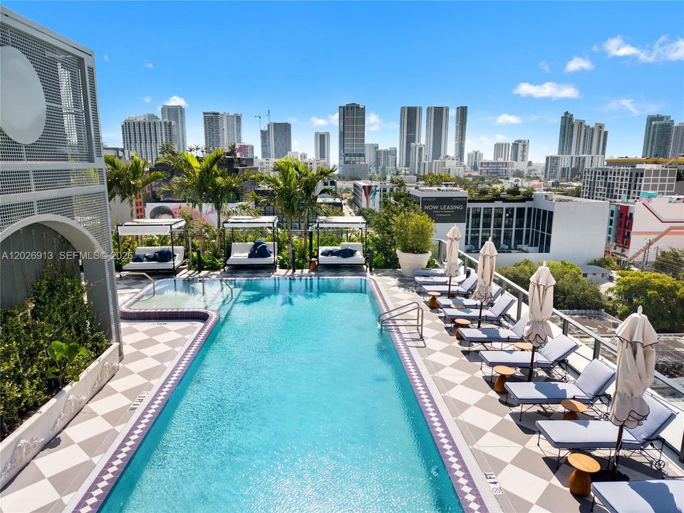 For Sale: $799,000 (1 beds, 1 baths, 720 Square Feet)