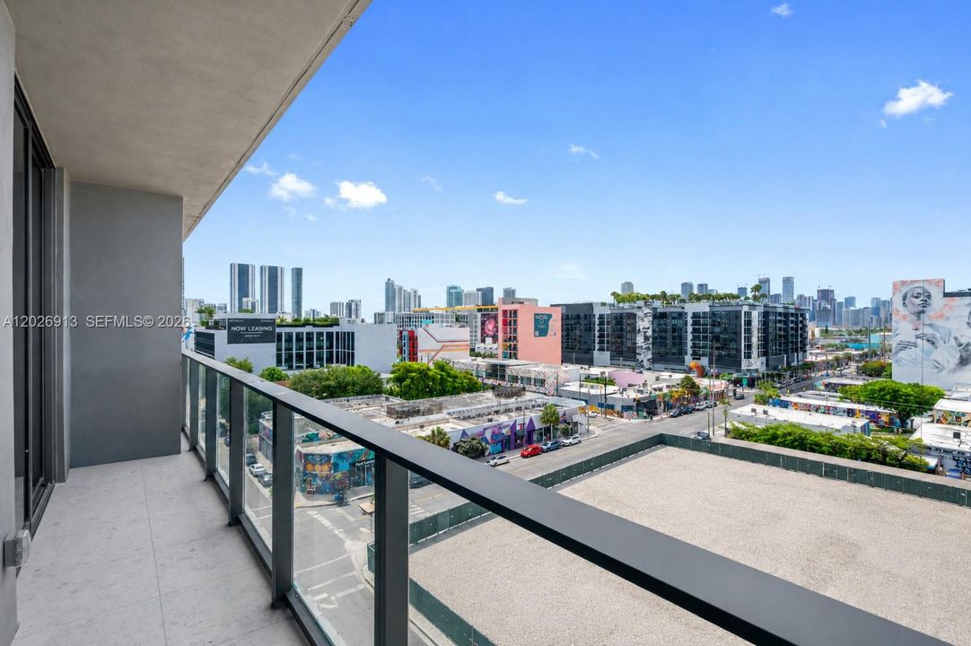 For Sale: $799,000 (1 beds, 1 baths, 720 Square Feet)