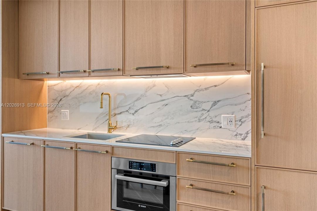 For Sale: $799,000 (1 beds, 1 baths, 720 Square Feet)