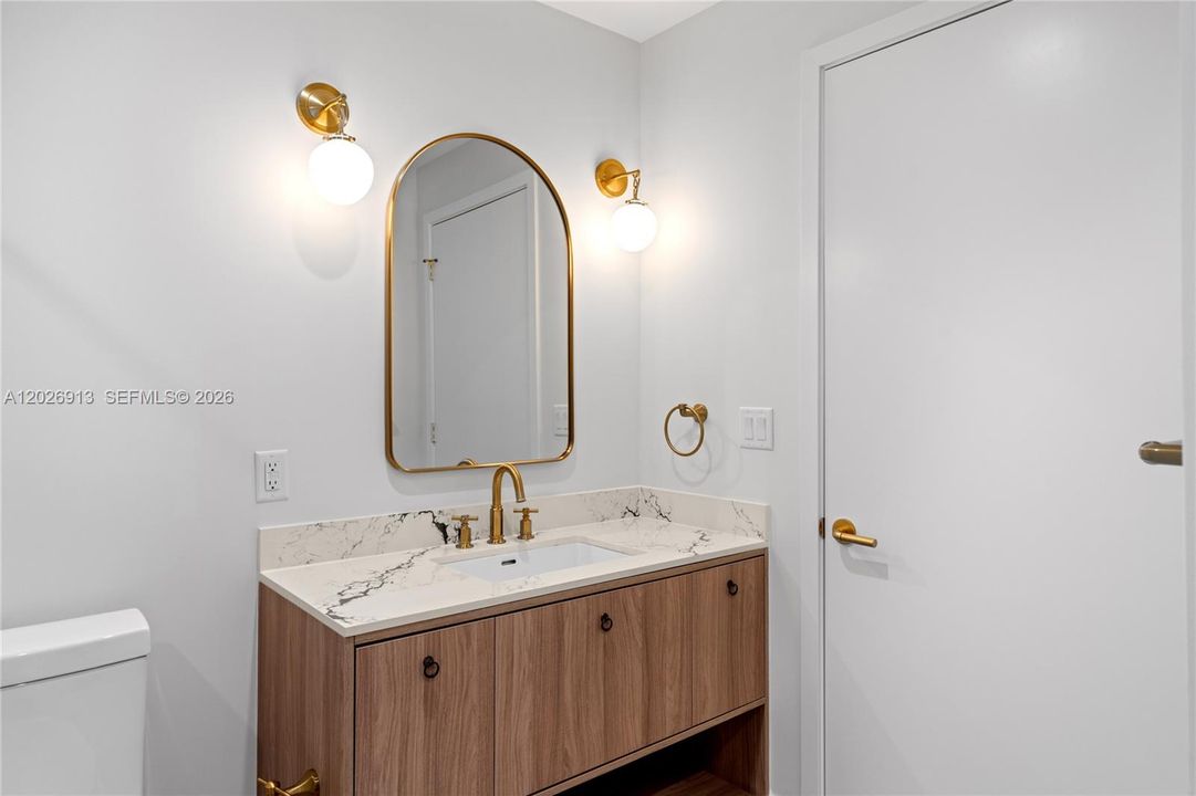 For Sale: $799,000 (1 beds, 1 baths, 720 Square Feet)