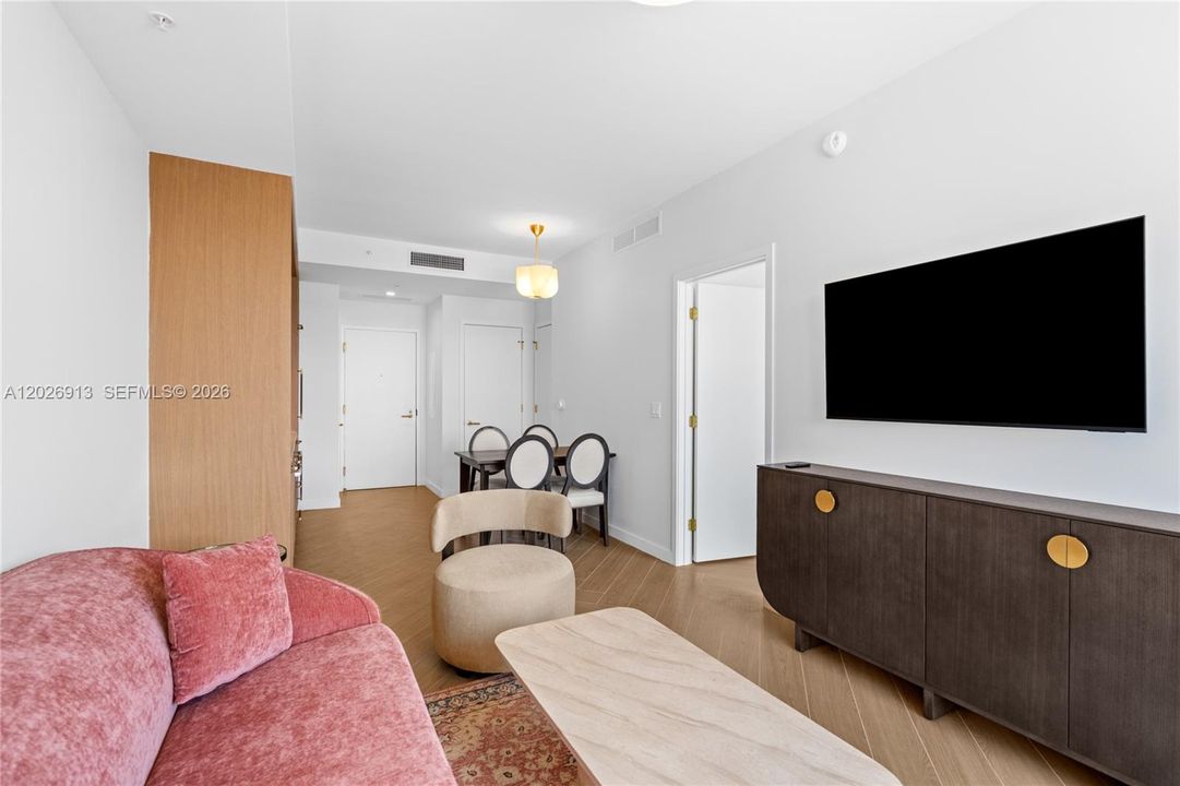 For Sale: $799,000 (1 beds, 1 baths, 720 Square Feet)