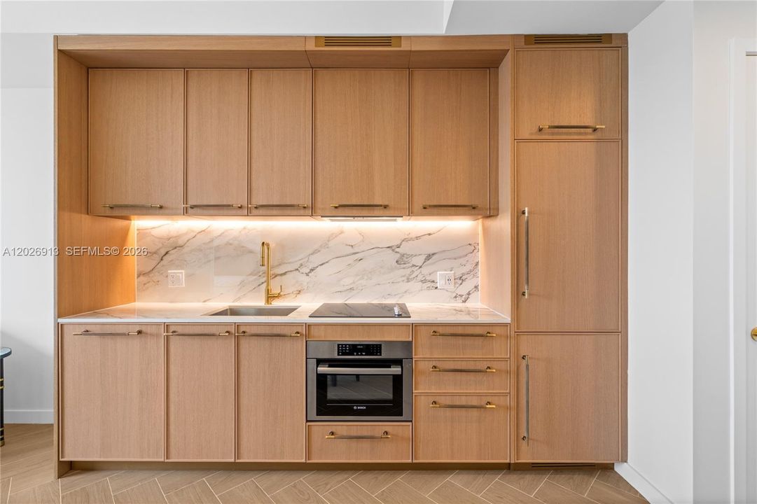 For Sale: $799,000 (1 beds, 1 baths, 720 Square Feet)