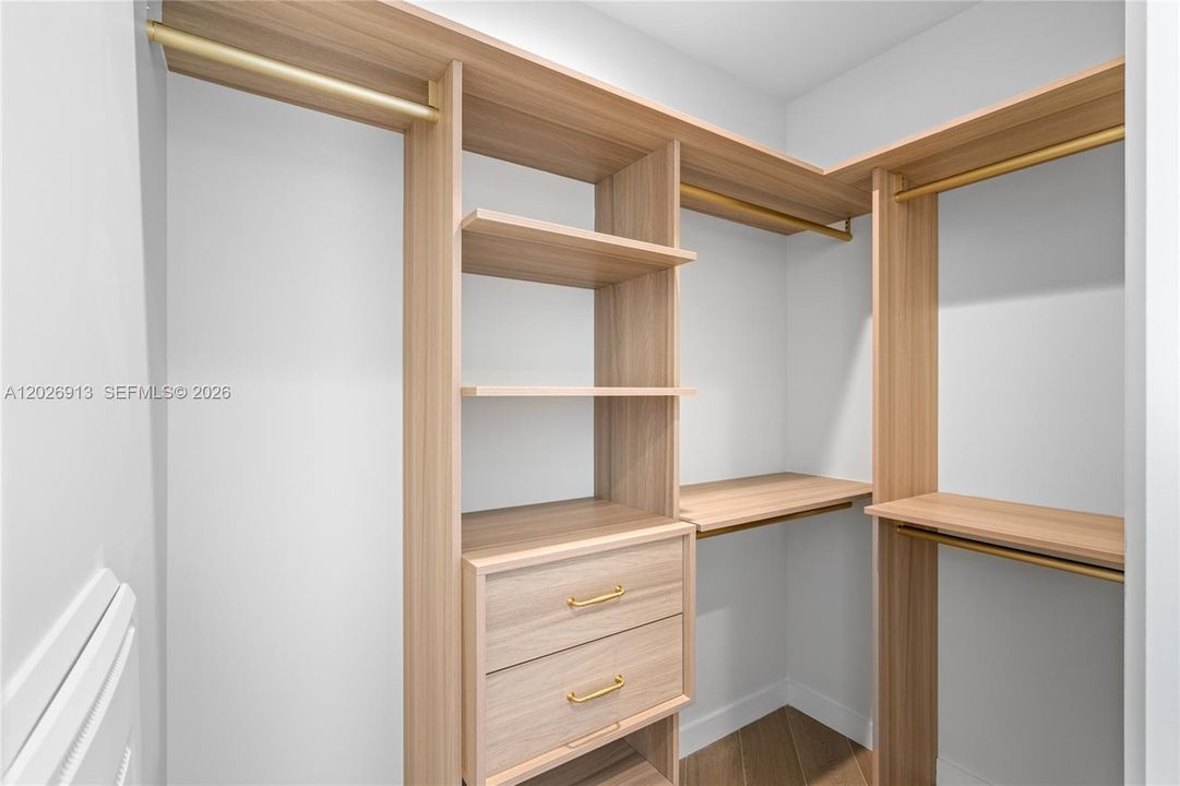 For Sale: $799,000 (1 beds, 1 baths, 720 Square Feet)