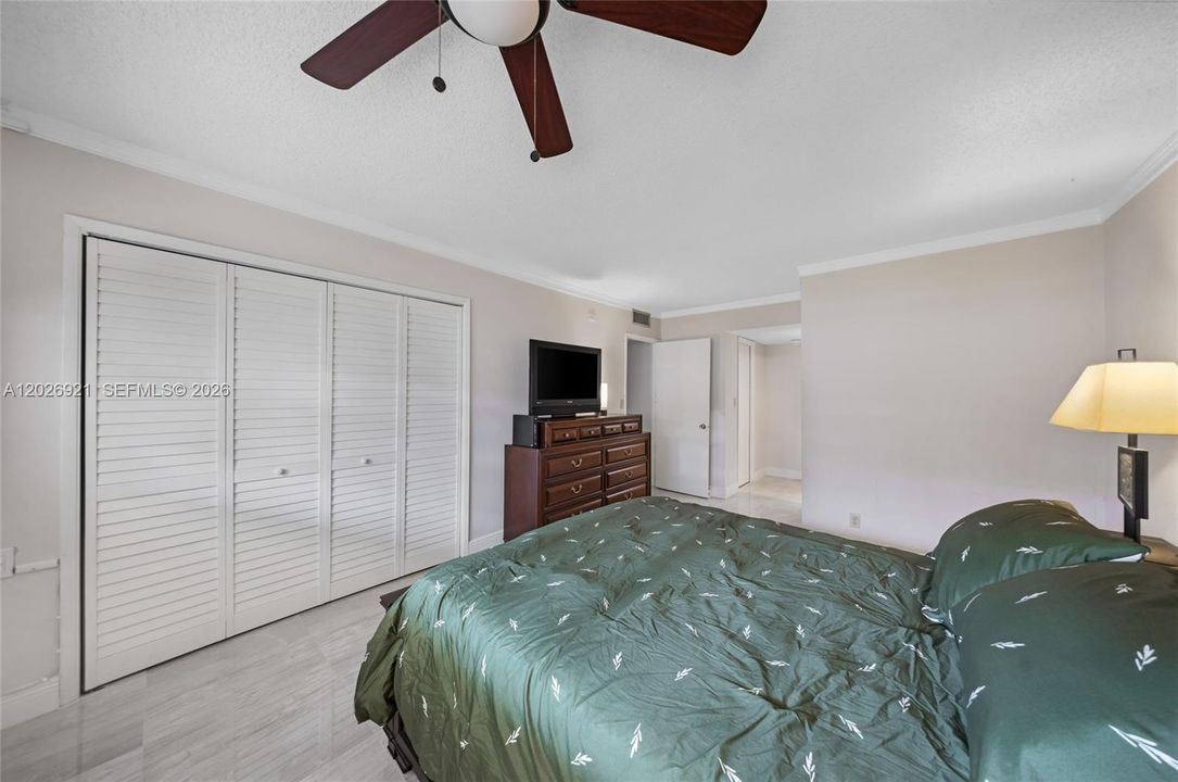 For Sale: $250,000 (2 beds, 2 baths, 1100 Square Feet)