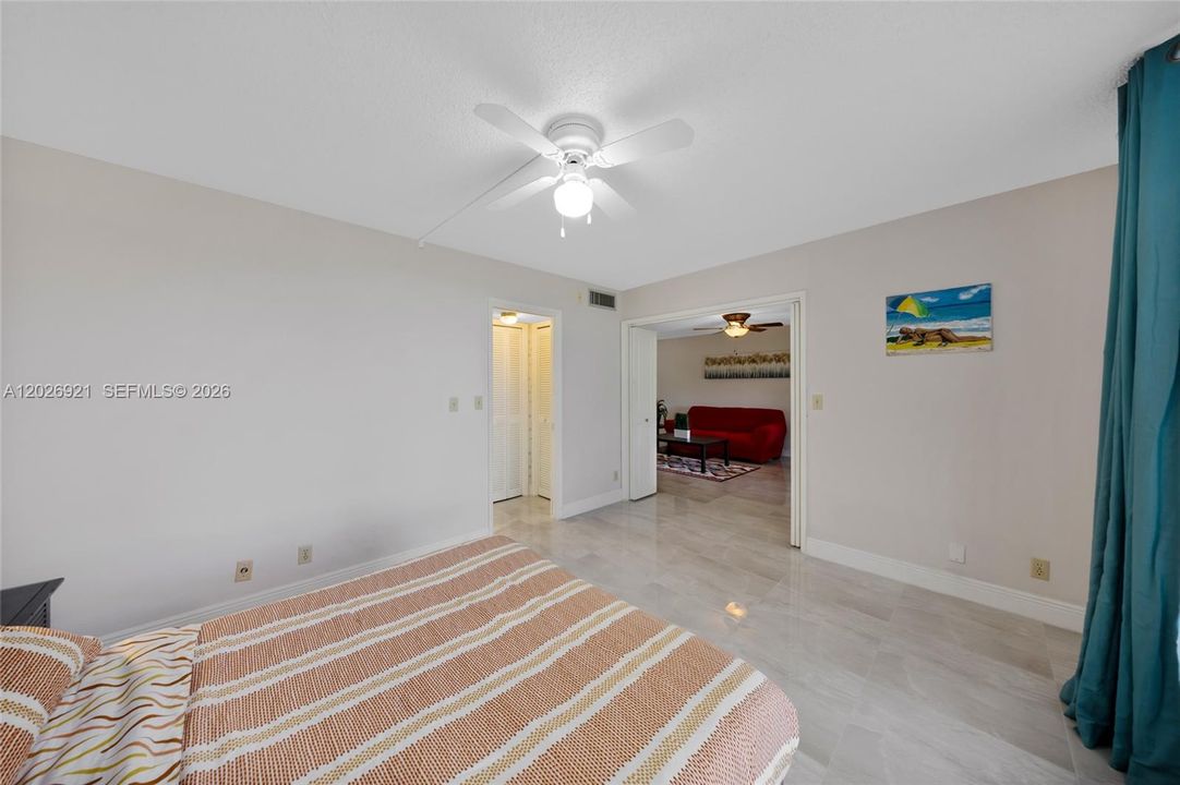 For Sale: $250,000 (2 beds, 2 baths, 1100 Square Feet)