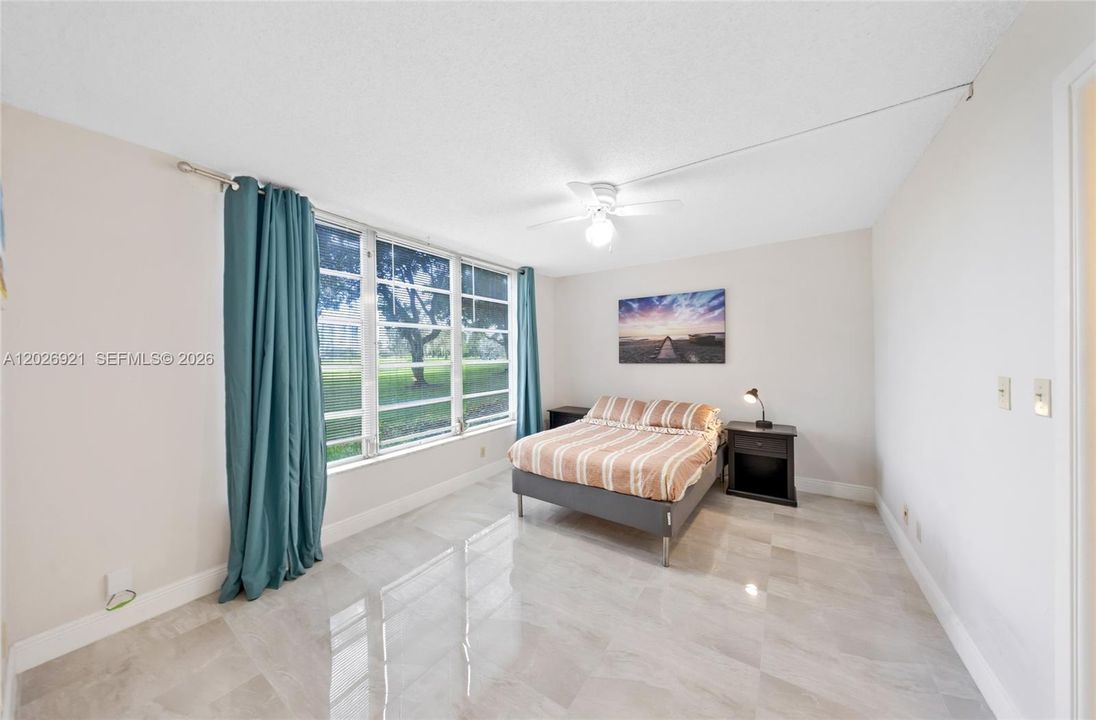 For Sale: $250,000 (2 beds, 2 baths, 1100 Square Feet)