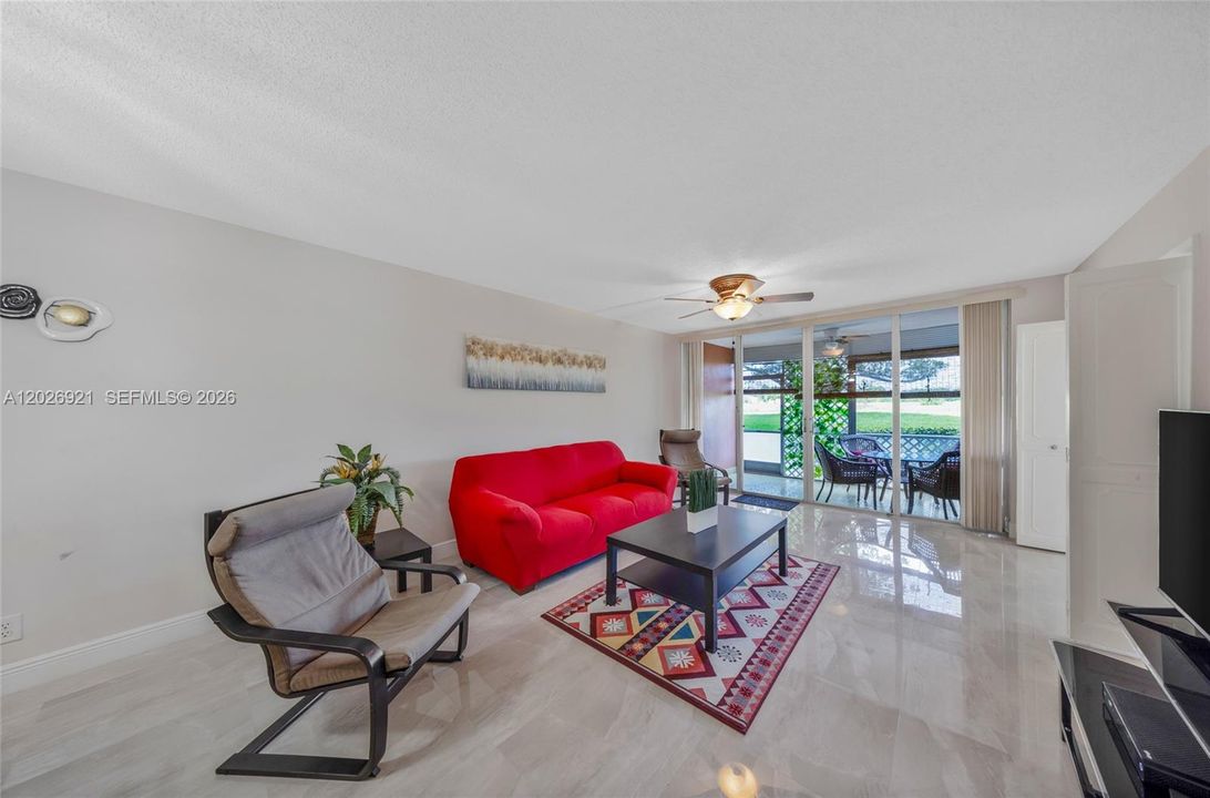 For Sale: $250,000 (2 beds, 2 baths, 1100 Square Feet)