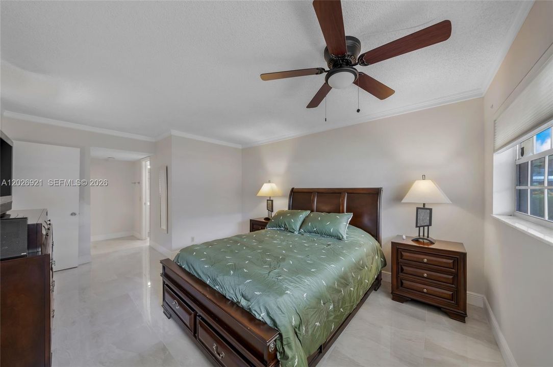 For Sale: $250,000 (2 beds, 2 baths, 1100 Square Feet)