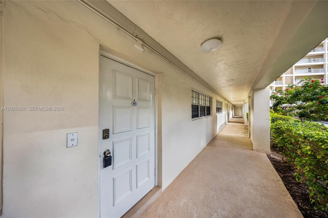 For Sale: $250,000 (2 beds, 2 baths, 1100 Square Feet)