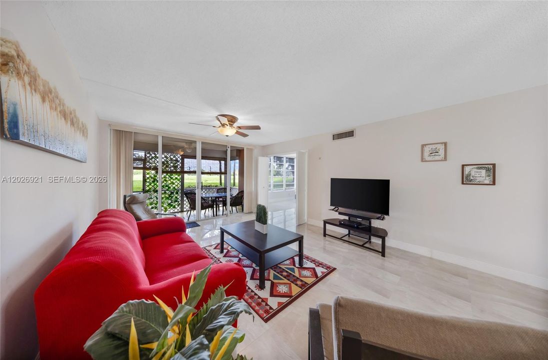 For Sale: $250,000 (2 beds, 2 baths, 1100 Square Feet)
