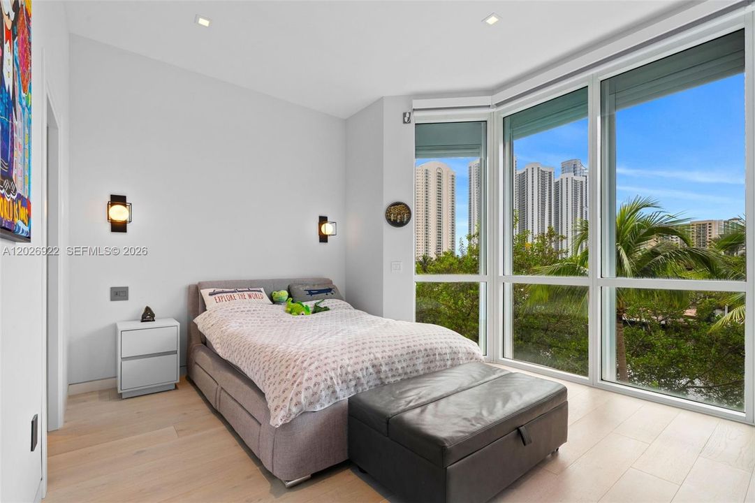 For Sale: $2,250,000 (3 beds, 4 baths, 3206 Square Feet)