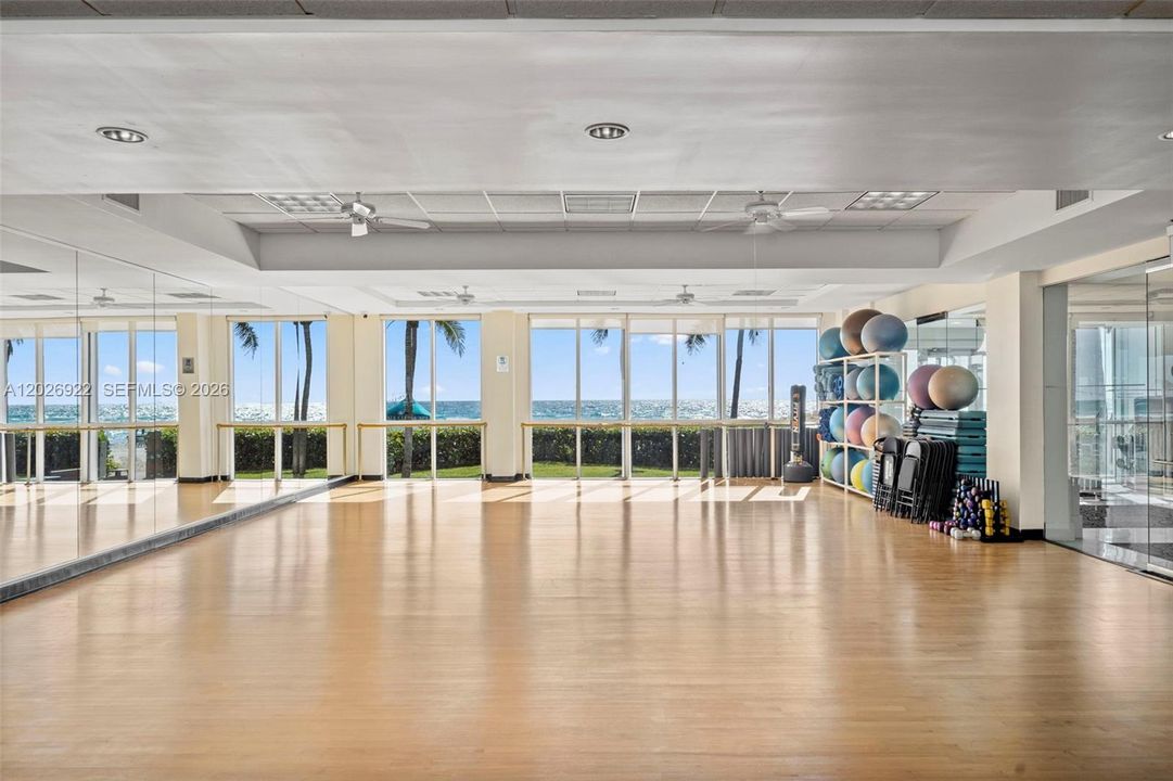 For Sale: $2,250,000 (3 beds, 4 baths, 3206 Square Feet)