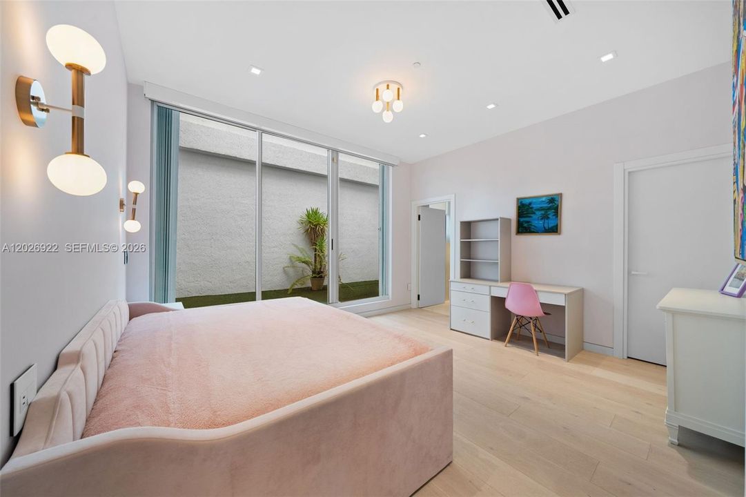 For Sale: $2,250,000 (3 beds, 4 baths, 3206 Square Feet)
