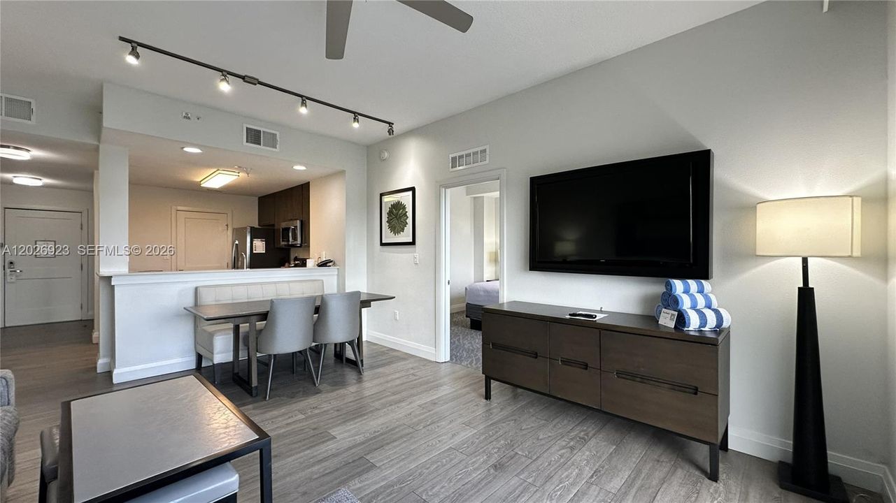 Living rm/Dining rm