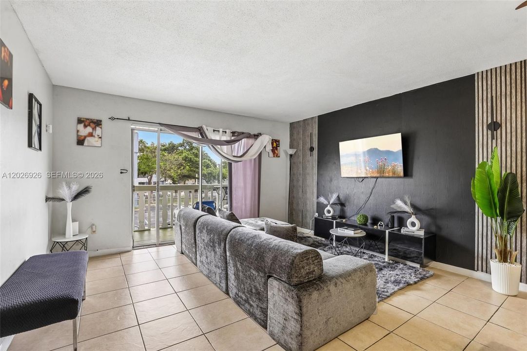 En Venta: $175,000 (1 camas, 2 baños, 740 Pies cuadrados)