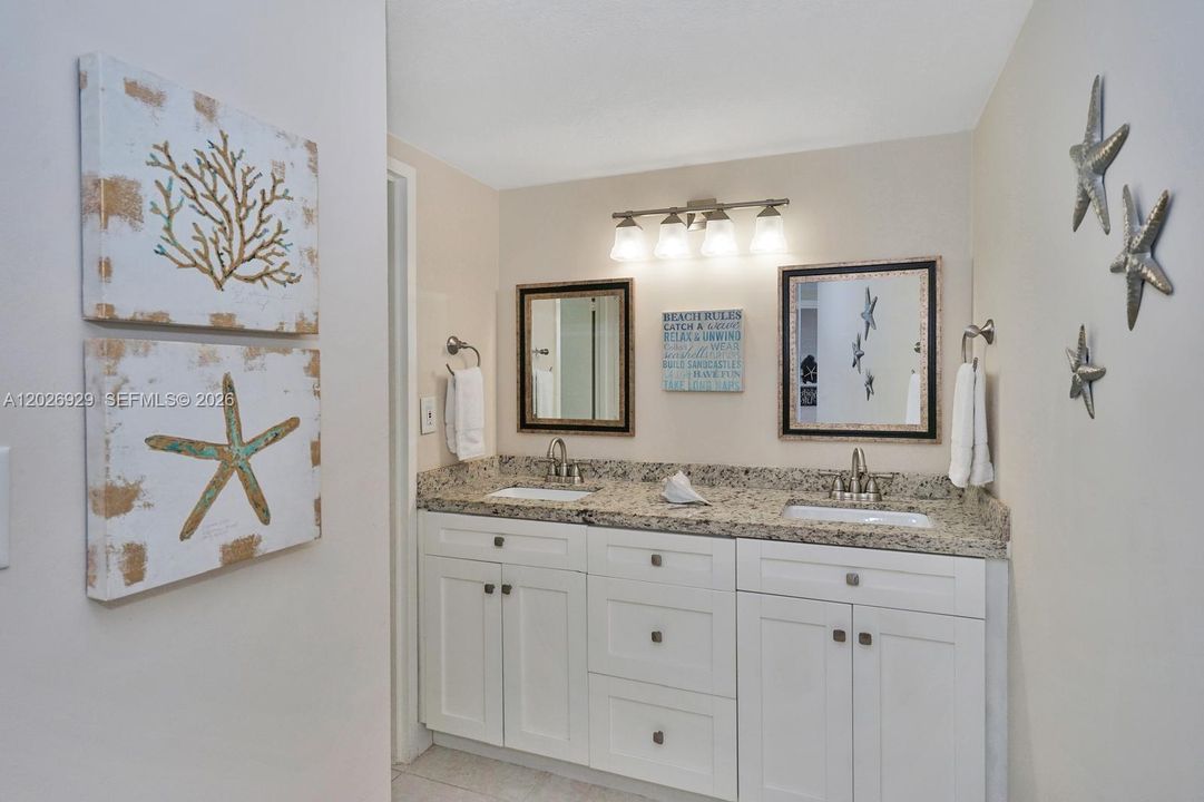 For Sale: $575,000 (2 beds, 2 baths, 1095 Square Feet)