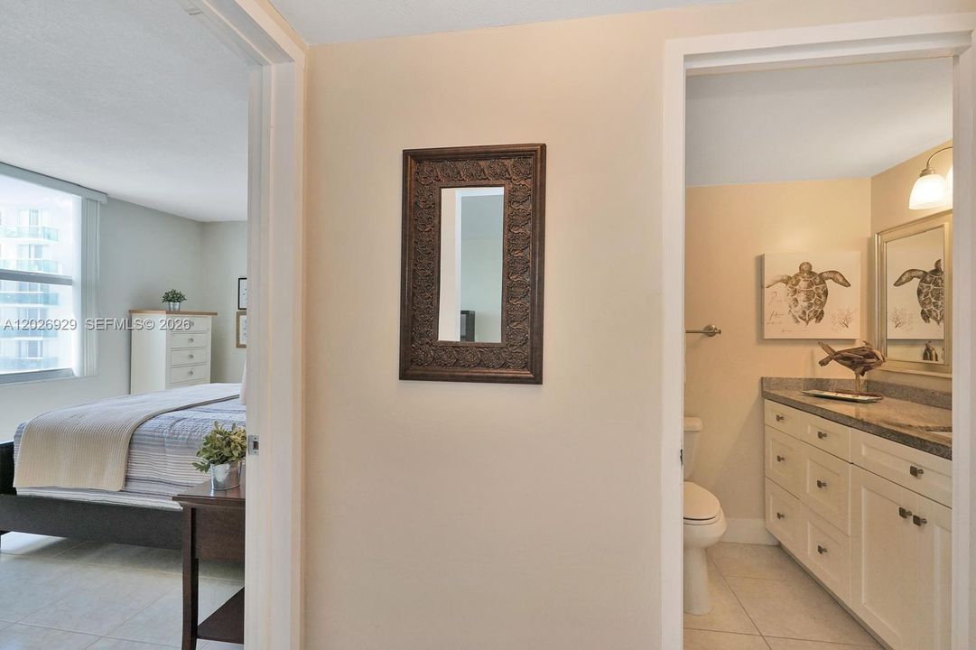 For Sale: $575,000 (2 beds, 2 baths, 1095 Square Feet)