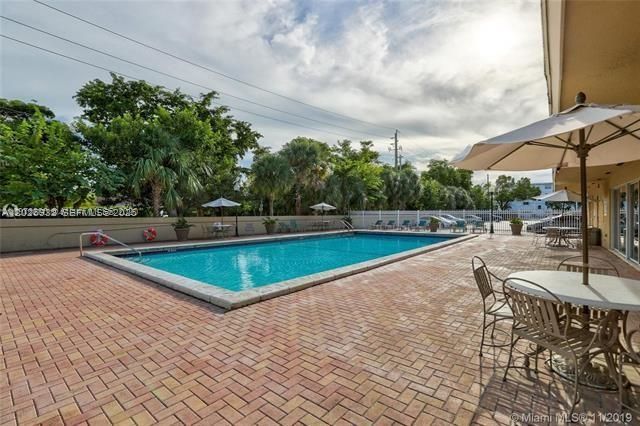 For Sale: $249,000 (2 beds, 2 baths, 1023 Square Feet)