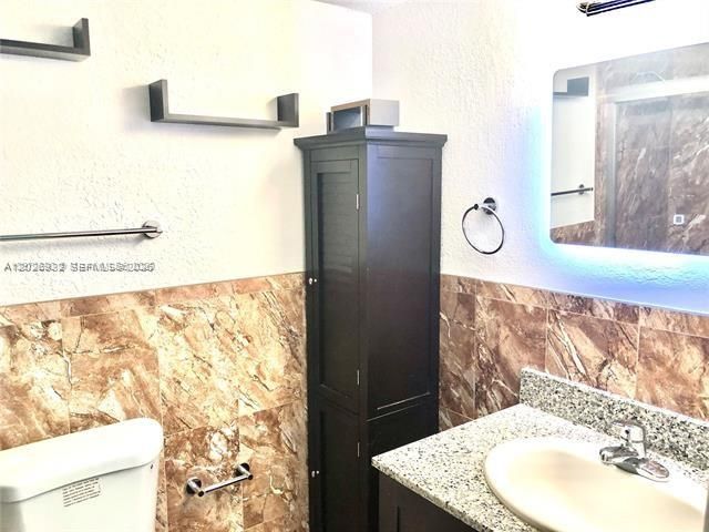 For Sale: $249,000 (2 beds, 2 baths, 1023 Square Feet)