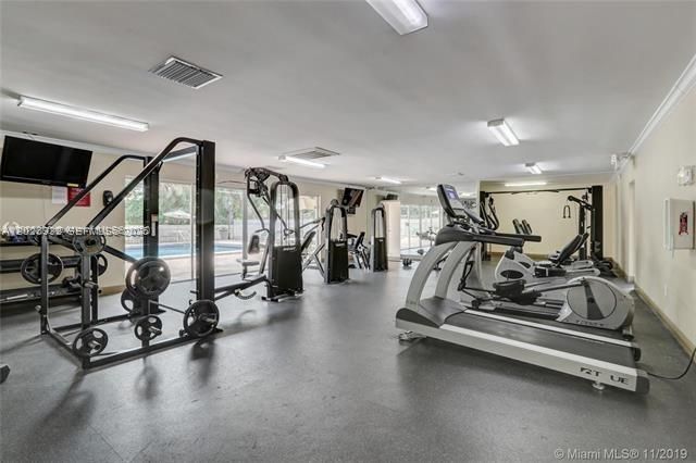 For Sale: $249,000 (2 beds, 2 baths, 1023 Square Feet)