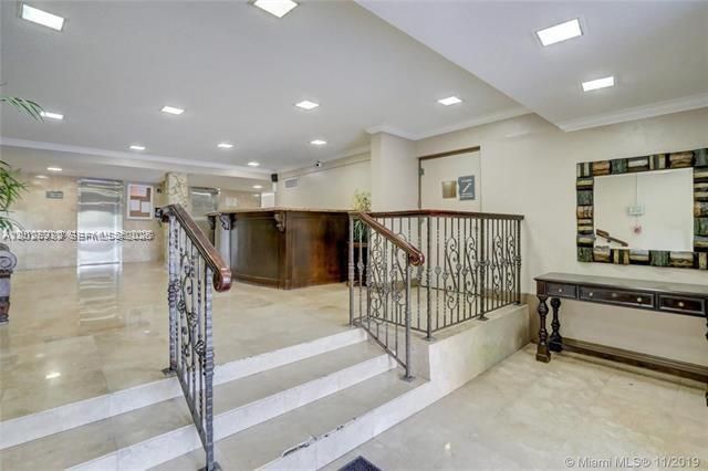 For Sale: $249,000 (2 beds, 2 baths, 1023 Square Feet)