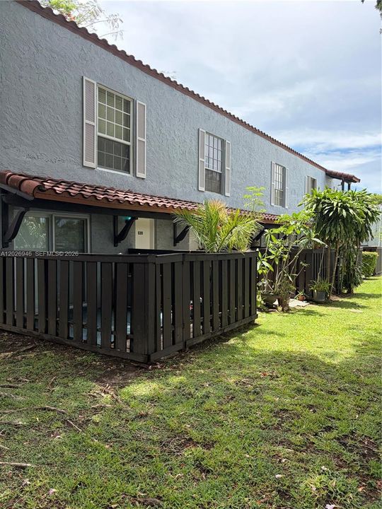 Activo con contrato: $2,300 (2 camas, 1 baños, 1077 Pies cuadrados)
