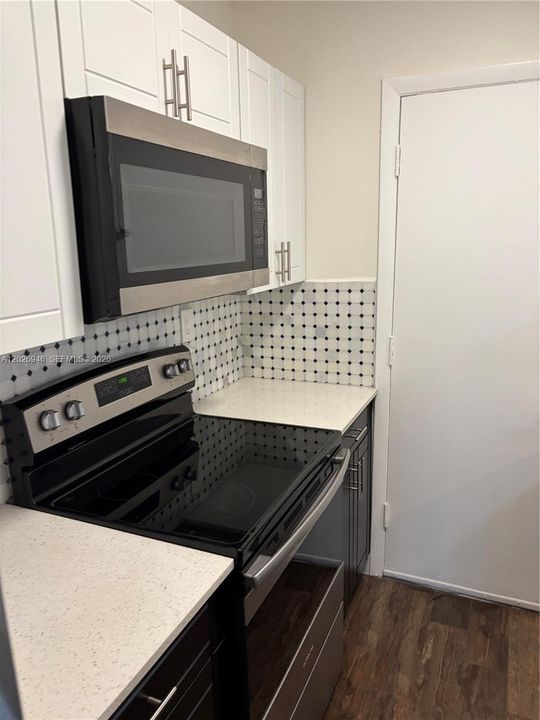 Activo con contrato: $2,300 (2 camas, 1 baños, 1077 Pies cuadrados)