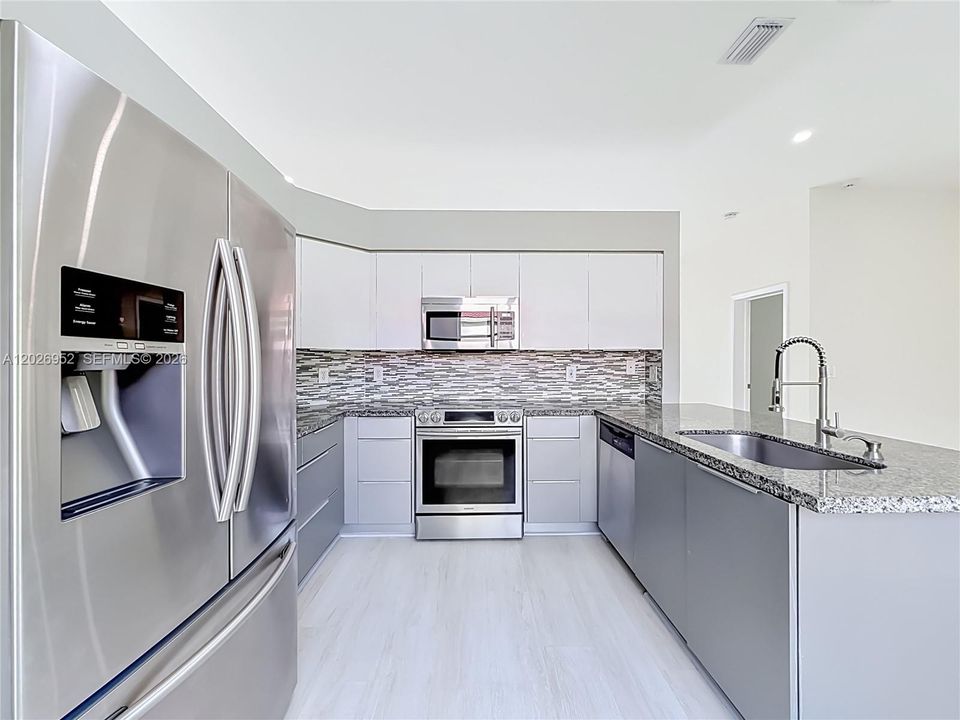 For Sale: $839,900 (4 beds, 2 baths, 1863 Square Feet)